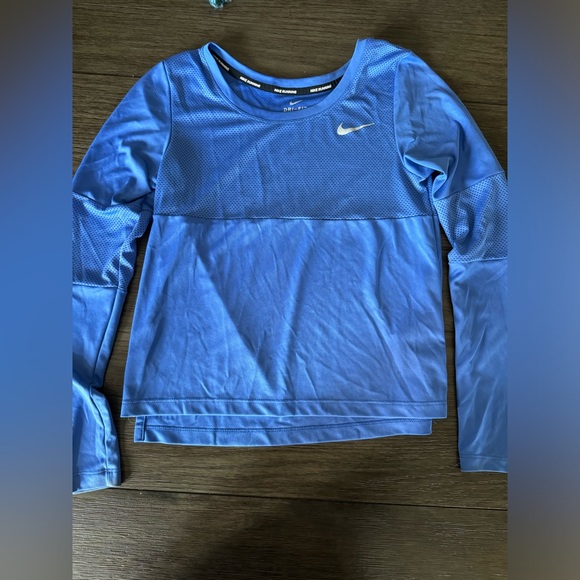 Nike Tops - Women’s Nike running long sleeve XS